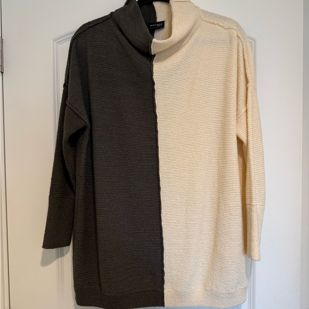 Color-Block Turtleneck Sweater Gray and Cream Miou Muse